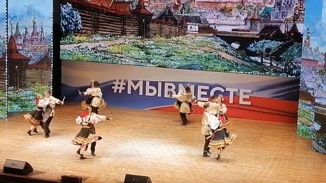 Огненный танец парней-кузнецов с красавицами девушками в Б.концертном зале им. А.Каца 12.06.2023 г смотреть онлайн
