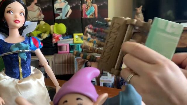 Disney Store Snow White Dance Party Playset Unboxing! смотреть онлайн