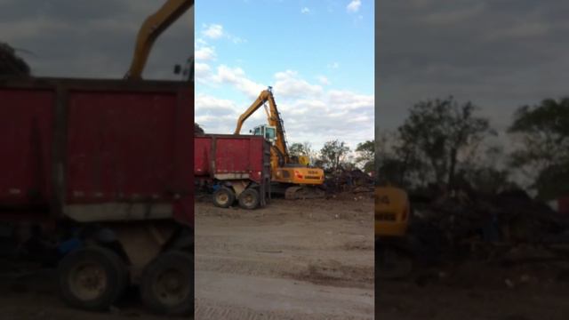 Cameron Recycling- Liebherr 924 's смотреть онлайн