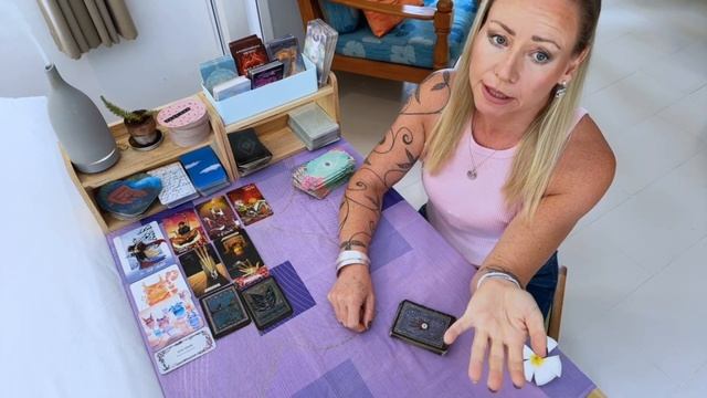 ???How do they feel? ?PICK A CARD (timeless tarot) смотреть онлайн