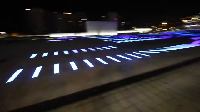 ВЕЧЕРНЯЯ БАРСЕЛОНА, ПЛОЩАДЬ ВОЗЛЕ TORRE AGBAR - VLOG 015 смотреть онлайн