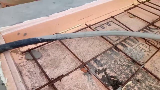 Как я заливаю бетонную плиту пола