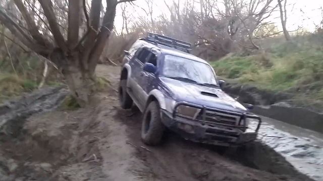 Toyota Hilux Surf Three Wheeling - Left Hand Down! смотреть онлайн