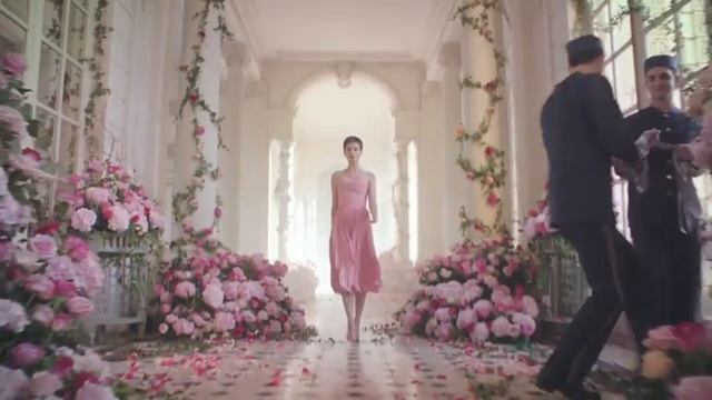 Mademoiselle - Azzaro смотреть онлайн