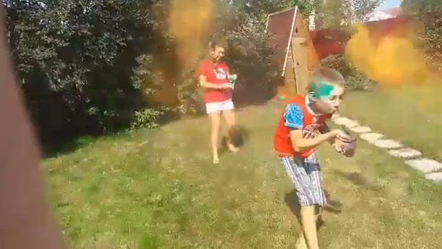 Краски холли на даче летом смотреть онлайн