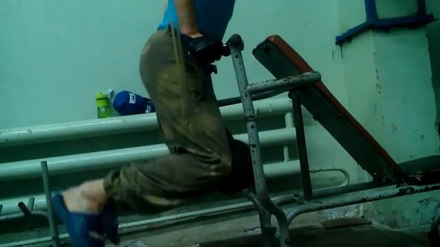 Разогрев на брусьях с гирями 16+24 кг смотреть онлайн