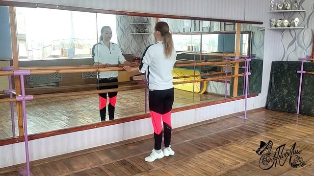 - ТК "Вдохновение" уроки по хореографии. Разогрев классического танца возле станка. смотреть онлайн