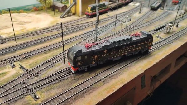 ЭП2К-376 "Ночной экспресс" на макете Сергея Иванова