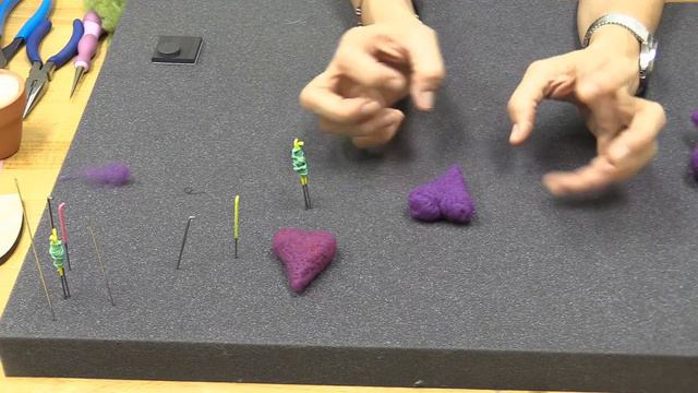 Needle Felt Hearts Beginner Tutorial #valentines #needlefelt #livingfelt смотреть онлайн