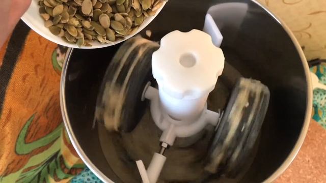 Приготовление полезного тыквенного урбеча на меланжере Премьер Wetgrinder.ru смотреть онлайн