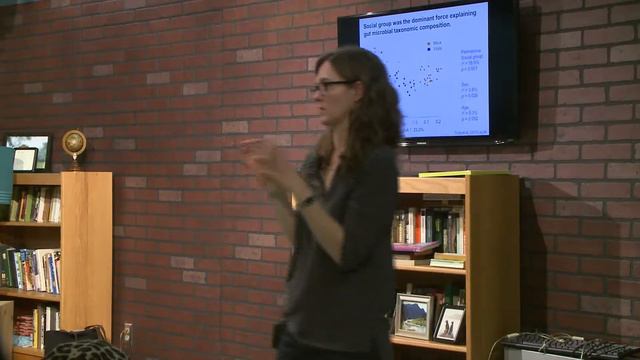 Dr. Elizabeth Archie speaks about microbiomes смотреть онлайн