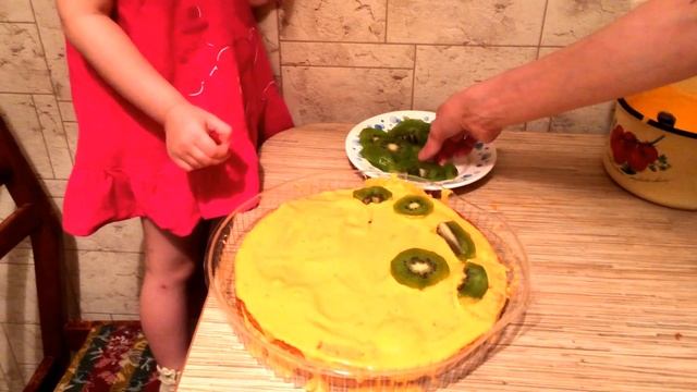 Василиса. Детский канал. Готовим оранжевый тортик, Василиса - поваренок, вкуснятина смотреть онлайн