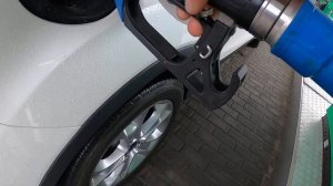 Самостоятельно заправляемся на заправке. Как вставить пистолет подающий топливо