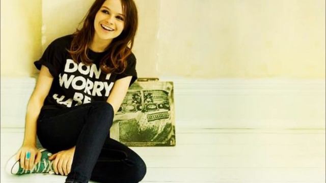 Gabrielle Aplin - Keep on Walking [lyrics] смотреть онлайн