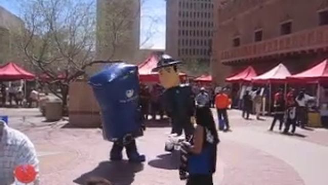 Mascot Macarena смотреть онлайн