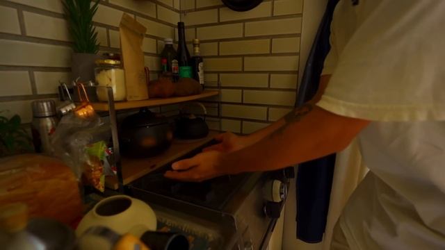 【ルームツアー】森にあるレトロな家で暮らすフリーター・ファキオ｜賃貸をカスタマイズ｜オークションで見つけた海外家具&2Fのアトリエを紹介｜神奈川・20代男性｜一人暮らし смотреть онлайн