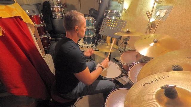 Jamming at 140 BPM смотреть онлайн