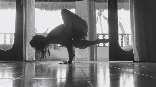 Yoga Inspiration: Sensual Sacred Feminine Flow | Meghan Currie Yoga смотреть онлайн