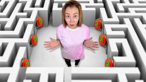 100 Кнопок В Лабиринте и только ОДНА ЧТОБЫ СБЕЖАТЬ Челлендж !