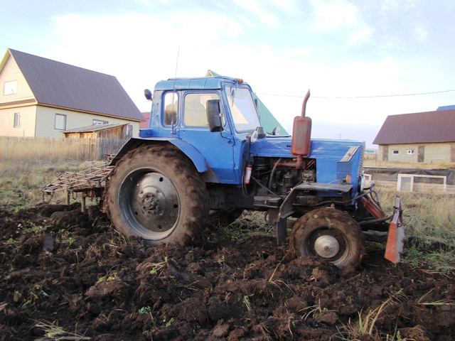 MTZ-80L Plowing The Garden /// МТЗ-80Л вспашка огорода