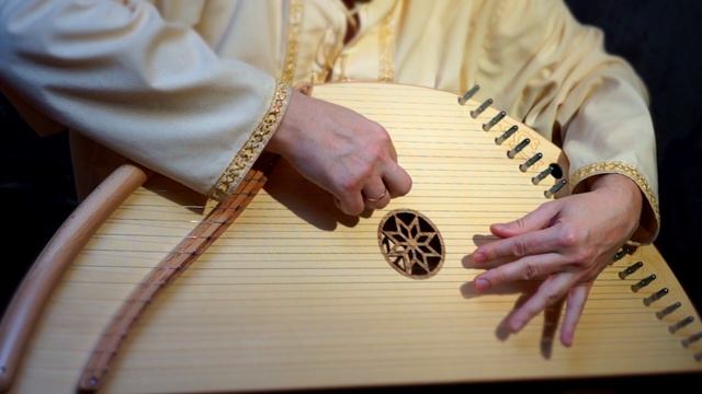 Народный инструмент гусли. Русский народный инструмент с древними корнями. Игра на гуслях. смотреть онлайн