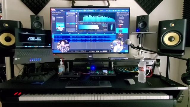 Studio One Livestream Critique 6-8-22 смотреть онлайн