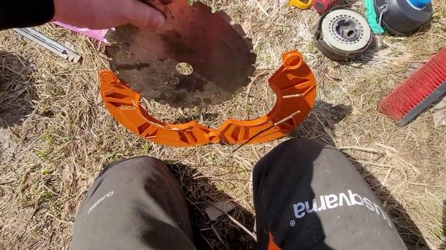 Husqvarna 555FX против мелколесья