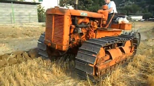 trattore FIAT 55L in aratura смотреть онлайн