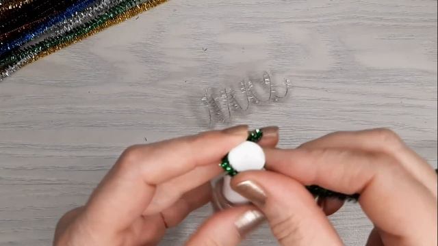 ?6 Christmas Tree Decorations Made Of Chenille Wire.