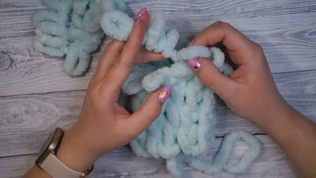 МИТЕНКИ БЕЗ КРЮЧКА И СПИЦ ИЗ АЛИЗЕ ПУФФИ|| Вяжем митенки за полчаса из нашумевшей пряжи Alize Puffy смотреть онлайн