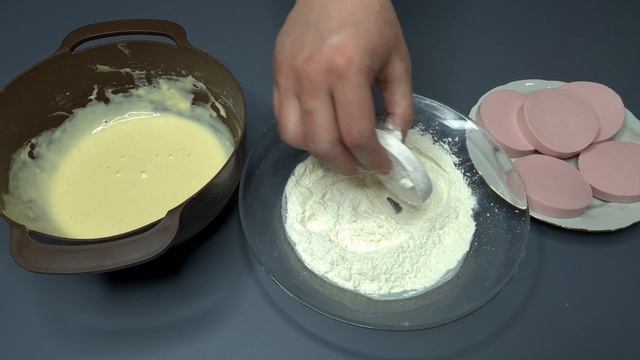 Колбаса в тесте. Колбаса в кляре на сковороде к чаю. Простой рецепт быстрого завтрака смотреть онлайн