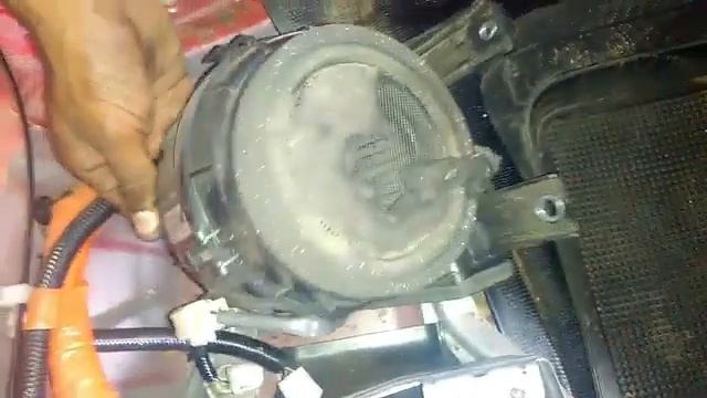 Toyota AQUA hybrid battery cooling fan cleaning/Cooling performance of the hybrid battery is low смотреть онлайн