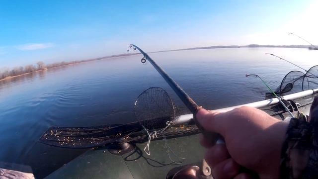 Закрыли сезон на позитиве)) Ловля плотвы осенью. смотреть онлайн