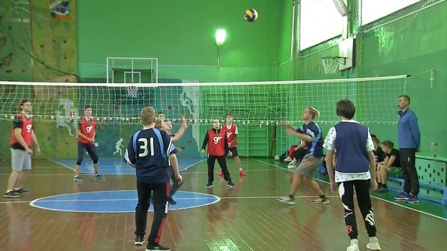 В субботу прошел городской турнир по волейболу, посвященный 70-летию школы № 13 смотреть онлайн