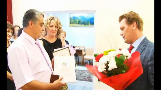 В Саяногорске родилась трехсотая семья смотреть онлайн