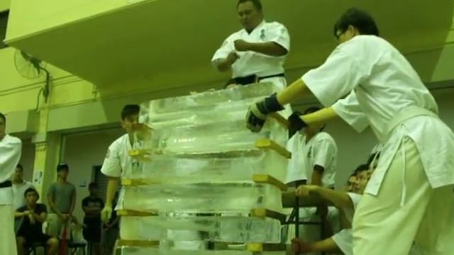 Sensei Fazly breaking 6 Ice Blocks смотреть онлайн