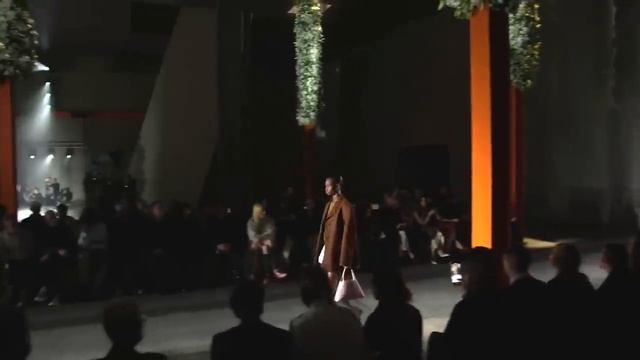 Prada мода в Милане Осень Зима 2023-2024 - Одежда и аксессуары