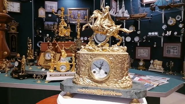 КАМИННЫЕ , БРОНЗОВЫЕ МЕХАНИЧЕСКИЕ ЧАСЫ ОТ K.MOZER - "ВОИН." ПОЛУЧАСОВОЙ И ЧАСОВОЙ БОЙ. смотреть онлайн