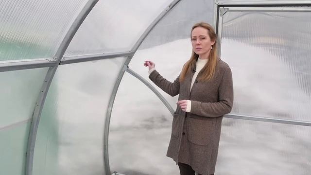 Как выбрать теплицу по форме? Теплица "Презент" со сдвижной крышей. смотреть онлайн