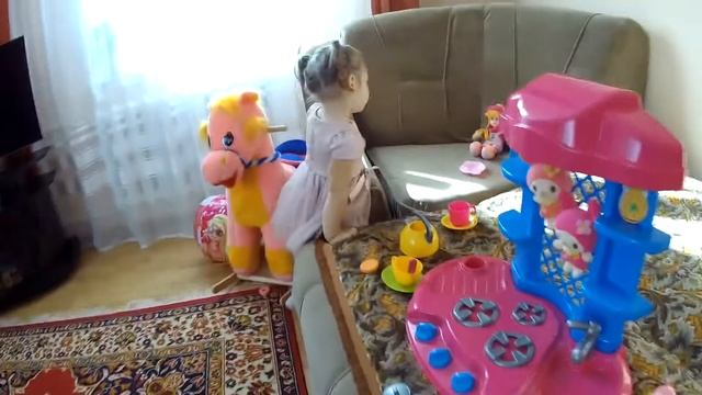 Мия как мама готовит кушать и кормит Беби Бона, Лол смотреть онлайн