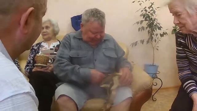 Мастера г.Озёрска проводят МК по плетению лаптей по субботам. Секреты старинного ремесла. смотреть онлайн