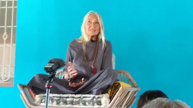 Фрагмент сатсанга Ганги Миры, 13.01.19, Тируваннамалай, Индия смотреть онлайн