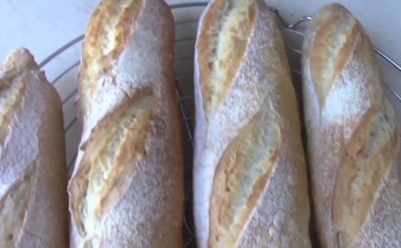 Настоящий французский багет, не хуже, чем в пекарне! смотреть онлайн