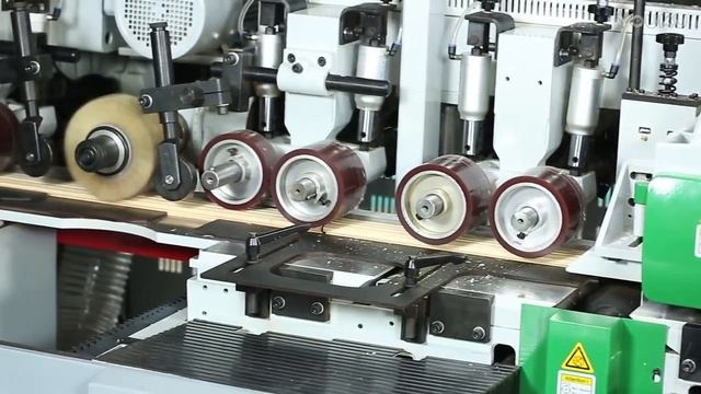 Демонстрация работы четырехстороннего деревообрабатывающего станка BEAVER 523U с шлифовальным узлом смотреть онлайн