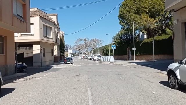 Гуляем по городу Tortosa. Испания. Поехали смотреть квартиру. смотреть онлайн