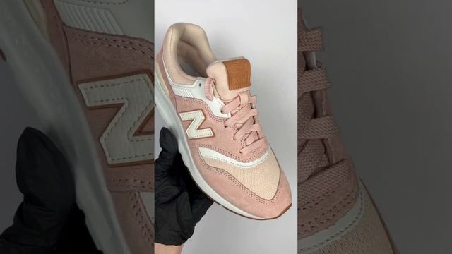 Купить оригинальные женские кроссовки New Balance 997H розовый. Музыка: Blue window, Jeff Kaale смотреть онлайн
