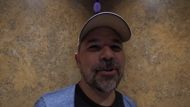 BETTER ENGLISH CONVERSATION AT AN AMERICAN HOTEL смотреть онлайн