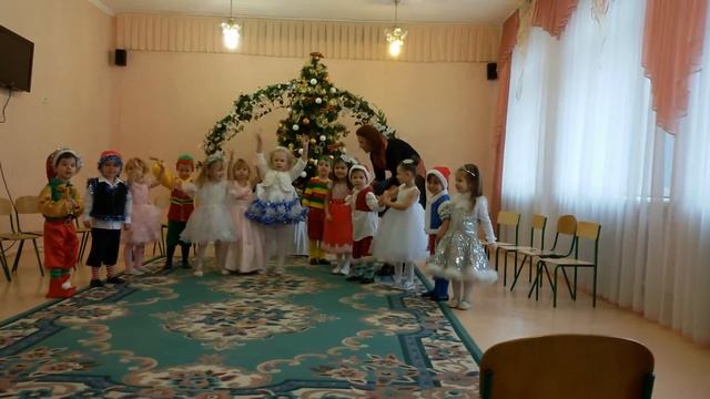 #утренник
Снежинки и гномики. смотреть онлайн