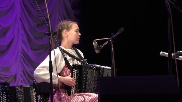 Играй гармонь ❤️ Александра Красикова - Фантазии на тему казачьих песен смотреть онлайн