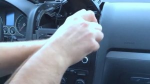 Как снять штатную магнитолу Jetta 5